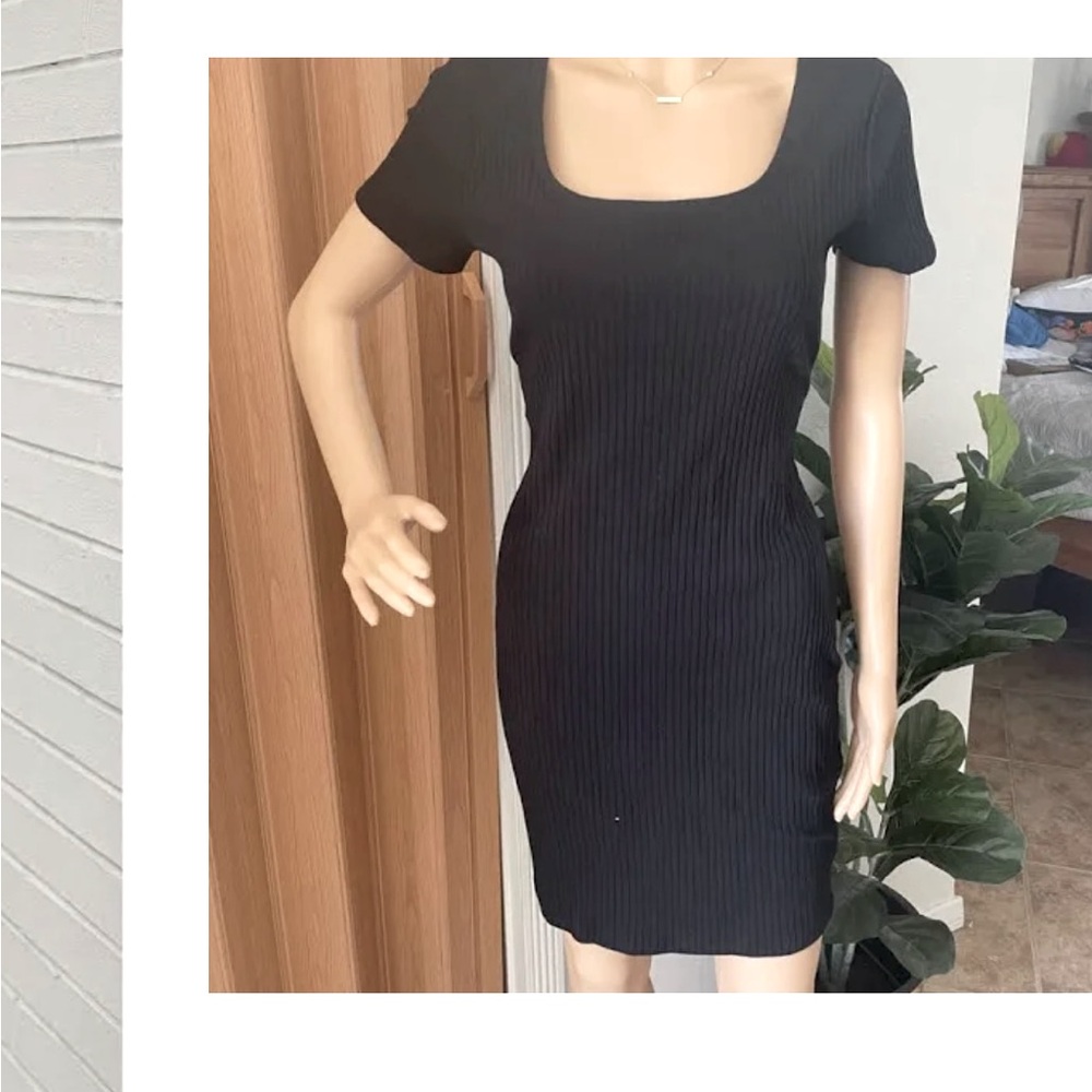 Women’s square-neck ribbed bodycon dress.